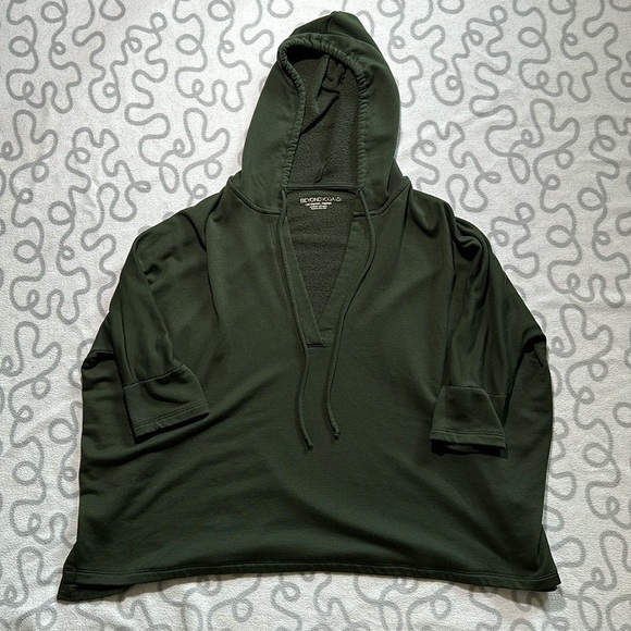 Beyond Yoga Tops - Beyond Yoga Green Short Sleeve Hoodie